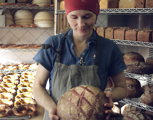 Dörthe with a sourdough bread